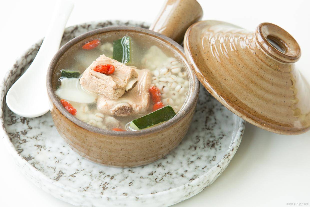 5月，吃肉和鱼并站起来。这种汤应大力吃掉。它很美味，不昂贵。石油刮擦的
