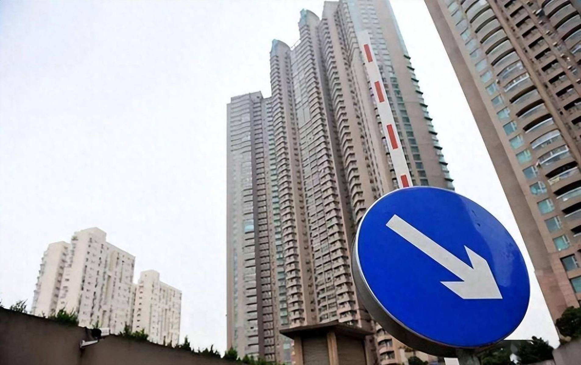 手上有50万，2025年该买房还是存银行？曹德旺一席话说清楚了