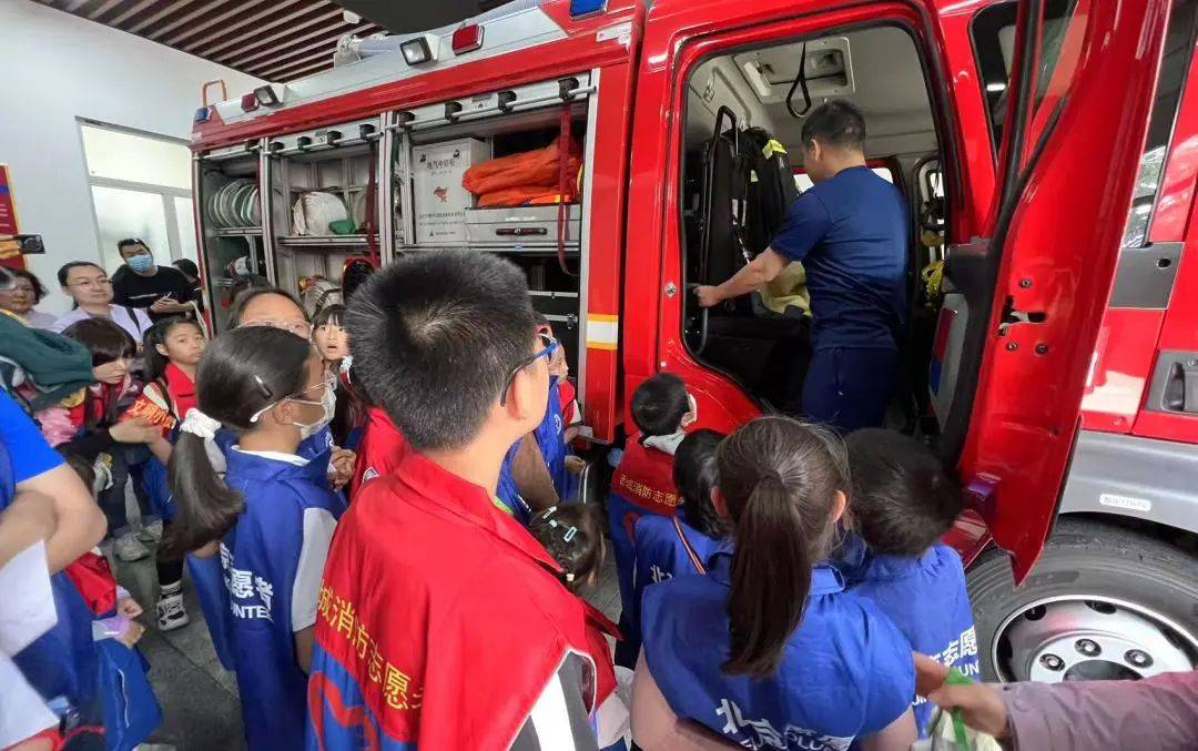 烟头隐患早知道 消防萌娃来"出招" 西城消防携手消防小志愿者共筑安全
