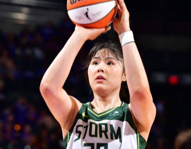 WNBA新赛季揭幕战：李月汝首秀表现全面，西雅图风暴不敌菲尼克斯水星