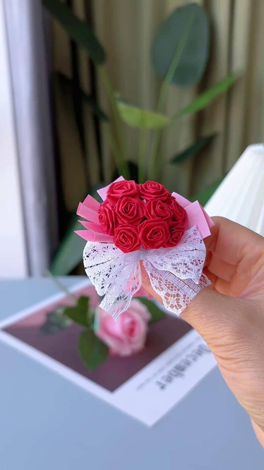 亲手做一束漂亮的小捧花女神节送给最亲爱的妈妈手工折纸折纸玫瑰花