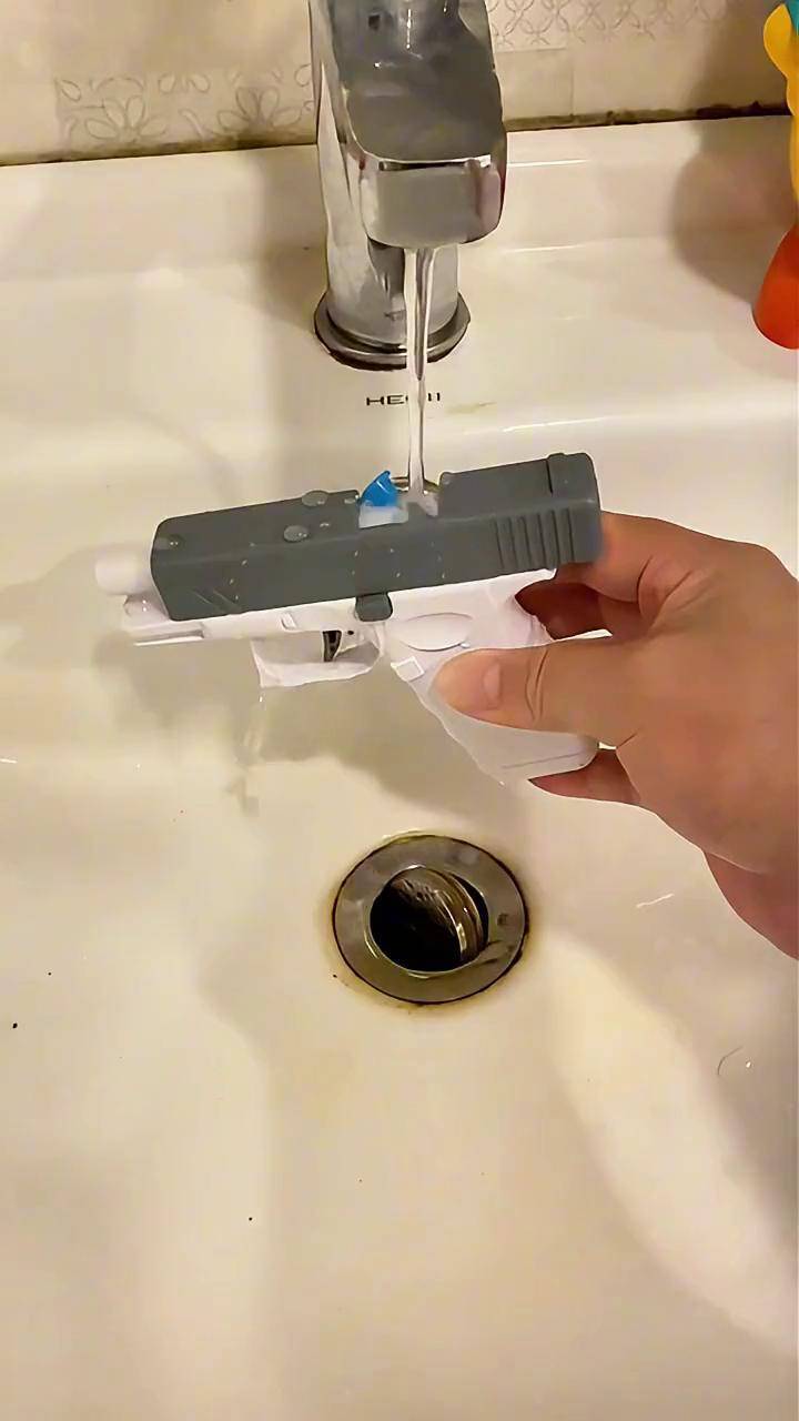 主页橱窗里有同款好物 我的玩具分享 格洛克水枪 儿童玩具 戏水玩具