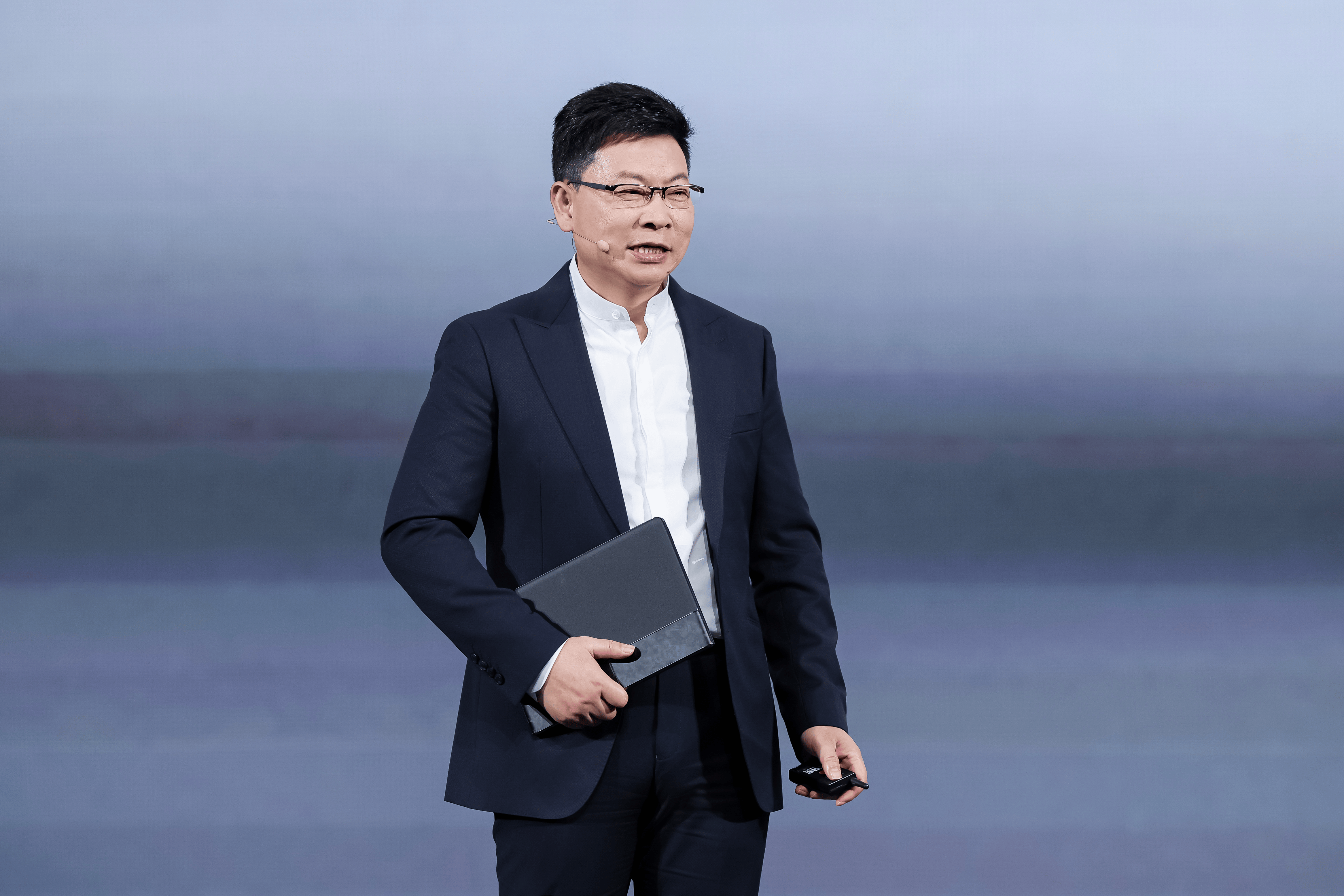 华为鸿蒙电脑震撼登场！以科技创新致敬非凡时代