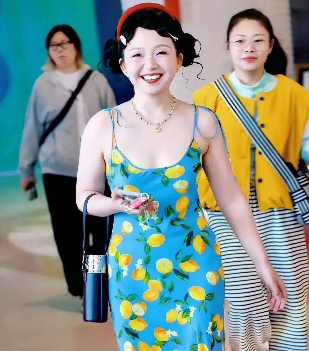 “内娱第一搞笑女”暴瘦20斤，美到全网认不出：她是换头还是换脸了？
