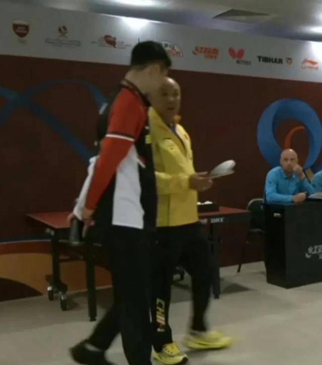 阿斯：塞维利亚球迷组织呼吁对阵皇马时上半场空场，以抗议董事会