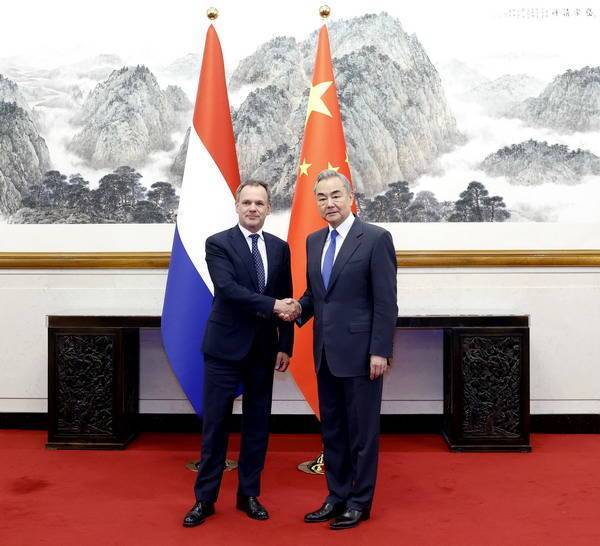 荷兰外交大臣在华表态：不会与台湾方面发生任何官方关系