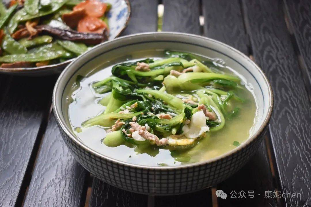 我喜欢这道菜。这些成分简单而甜美，令人耳目