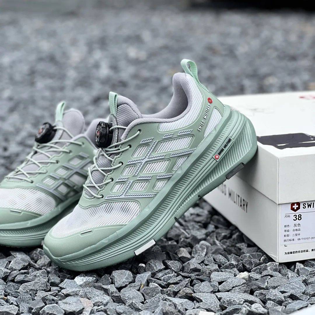 瑞士军工鞋缓震黑科技,爬山如踩弹簧!