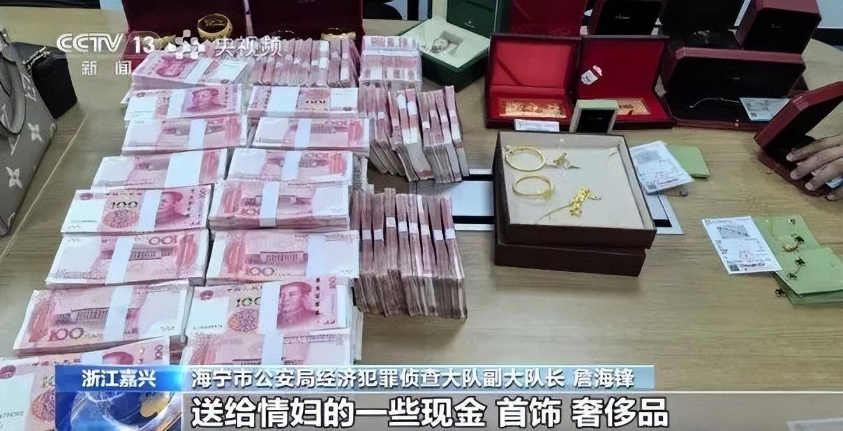 男性主管推了6个保时捷，