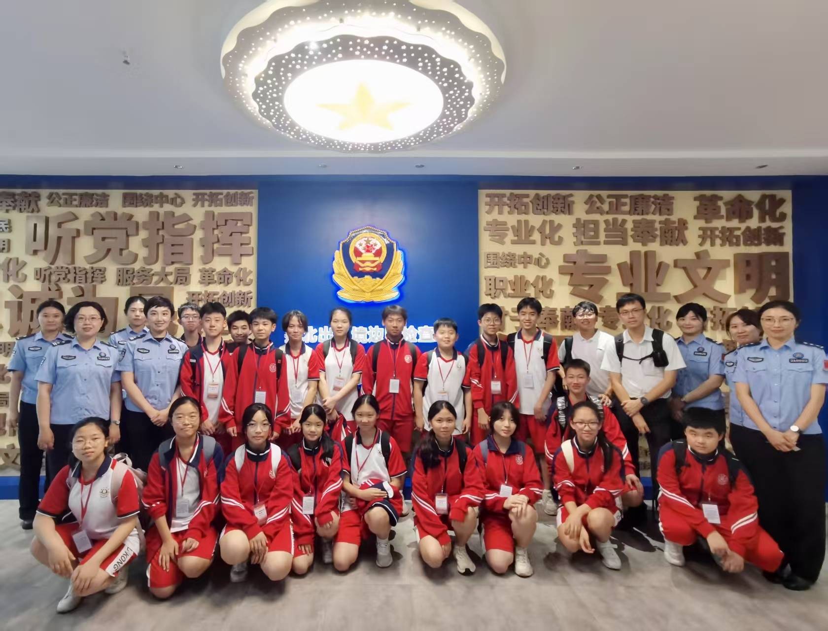 拱北边检站携手澳门濠江中学开展"六一"主题活动