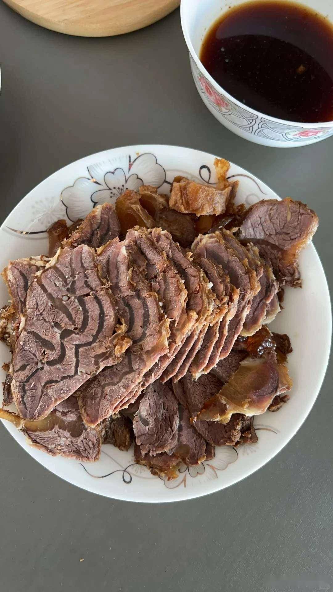 芒种多吃牛肉,教你30年秘制卤牛肉配方,五香浓郁,怎么切都不散