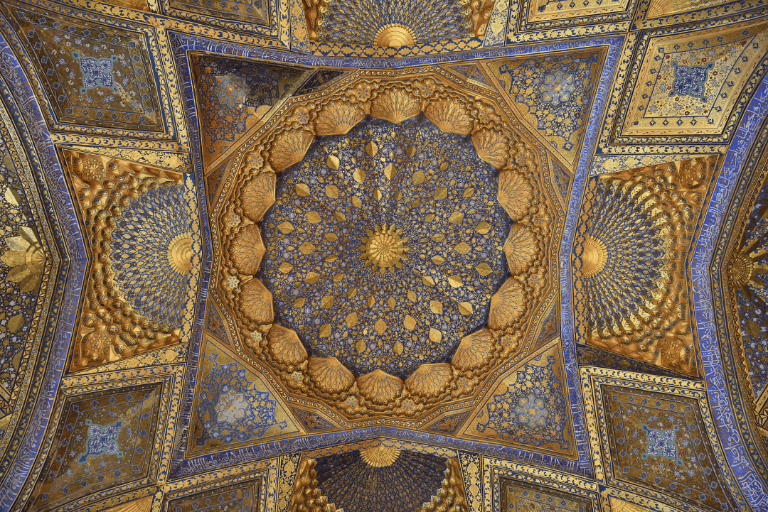 到免签的中亚小国，做一场极繁主义的梦 -华闻时空