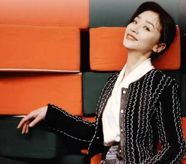 李乃文老婆罕见曝光!颜值太高,气质不输女明星,身份曝光不简单