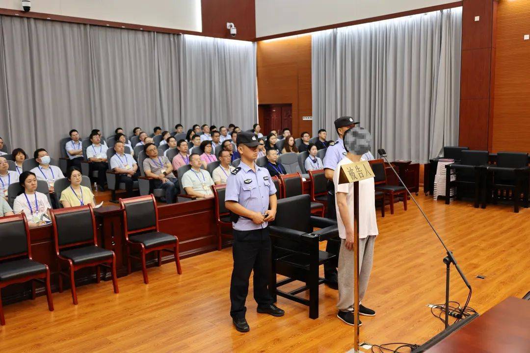 黄山一法院公开审理汪某某涉嫌贪污罪,受贿罪,洗钱罪一案