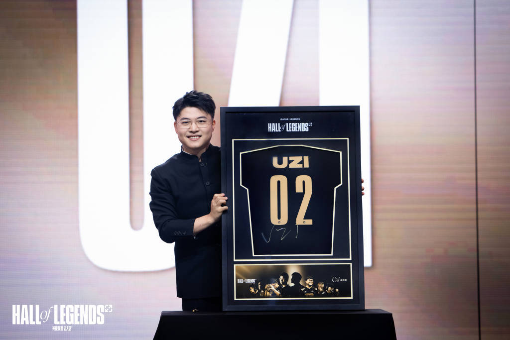 Uzi荣登英雄联盟名人堂：中国电竞传奇的永恒荣耀