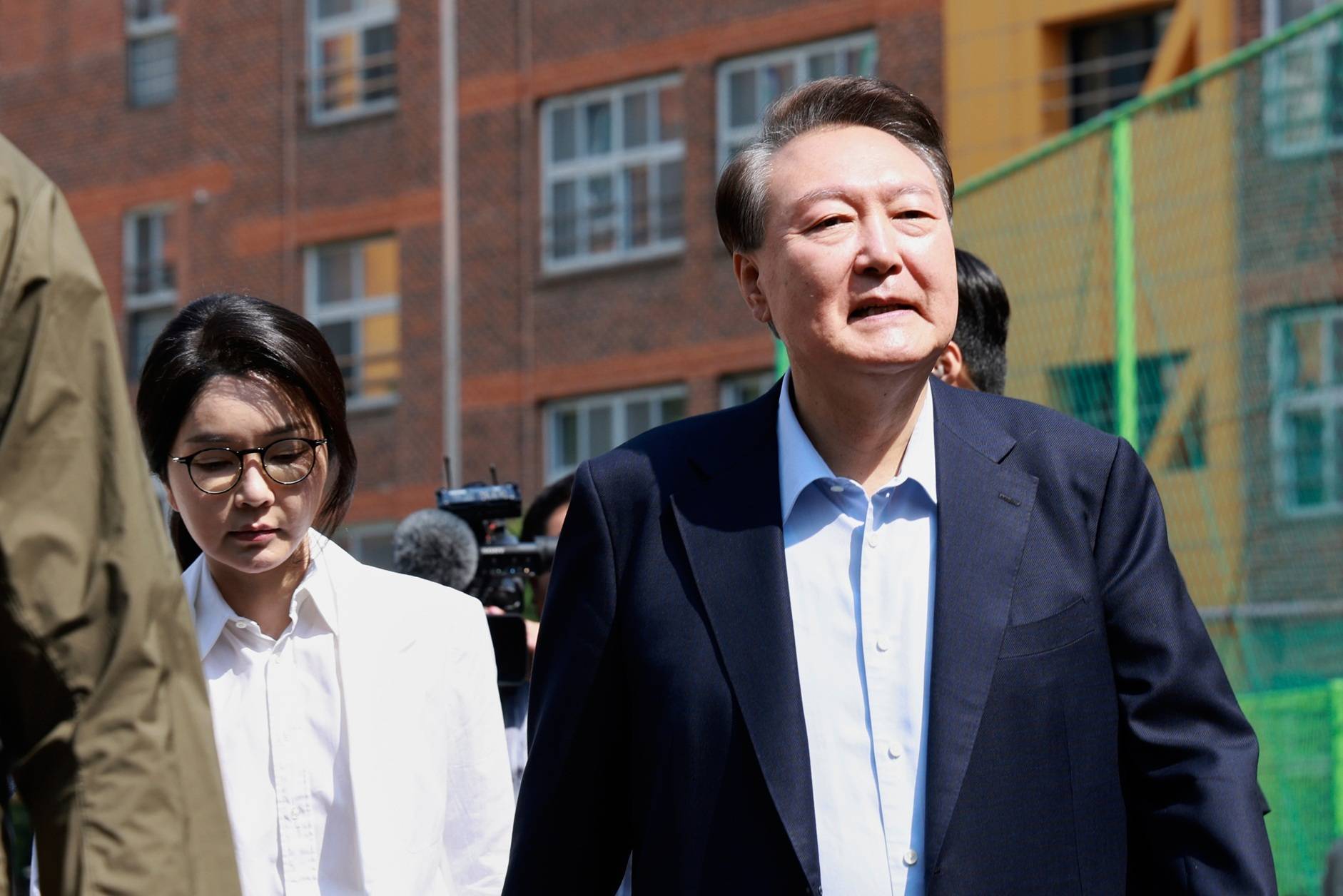 最新！韩总统李在明主持会议，审议通过彻查尹锡悦夫妇的特检法 -华闻时空