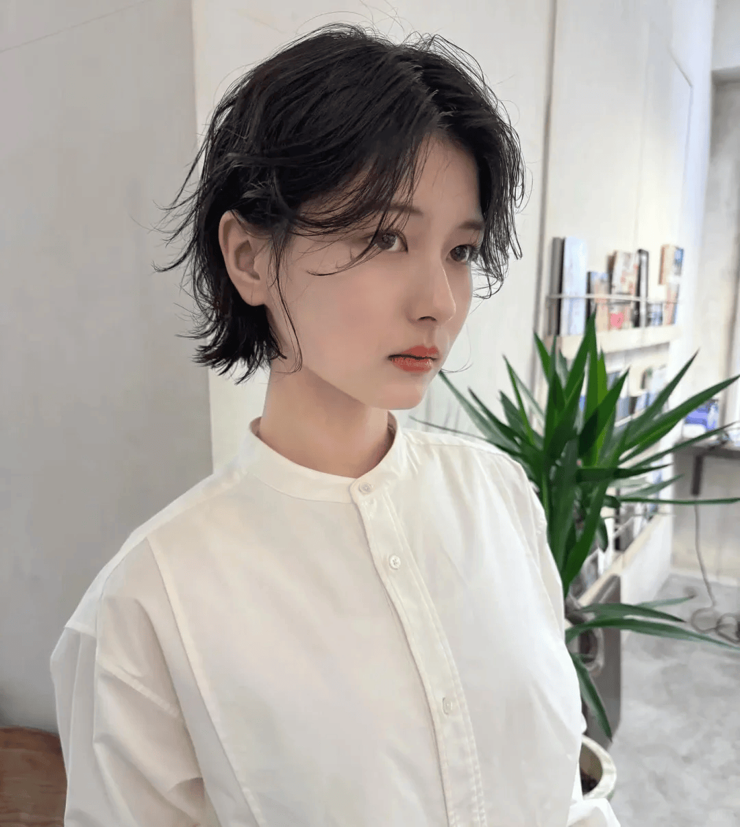 解锁时尚密码:爆款菠萝烫短发