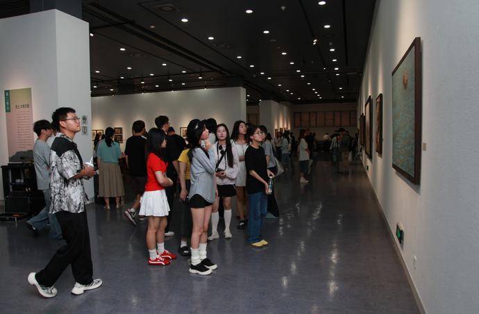 来免费观展吧！“守望与在场——毛本华艺术研究展”开幕__来免费观展吧！“守望与在场——毛本华艺术研究展”开幕