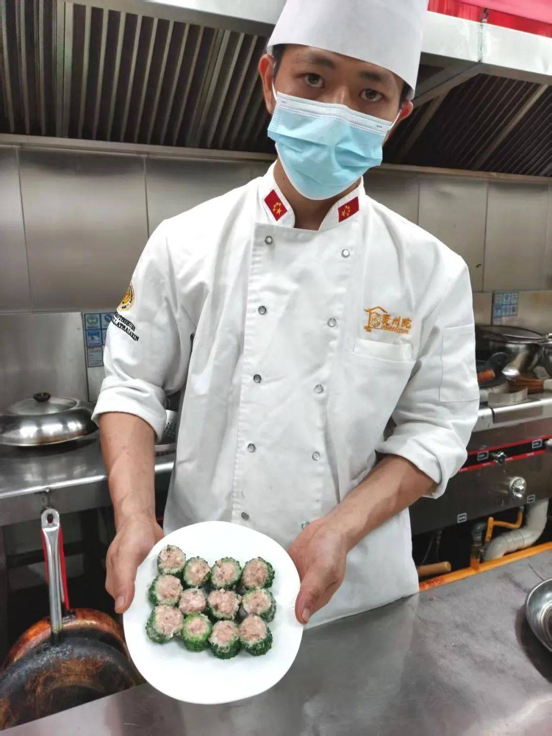 苦瓜做成30多道菜信宜的苦瓜宴传承了两百年