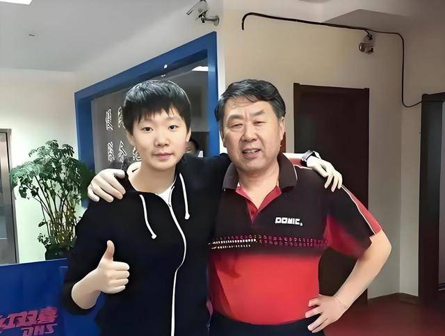 王曼昱感恩父亲：摆摊卖肉夹馍供我打球，他让我学会了吃苦与奋斗