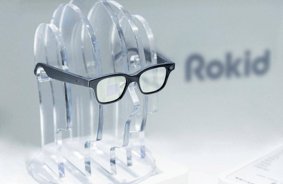 Rokid 联合支付宝上线全球首个智能眼镜支付产品：看一下支付