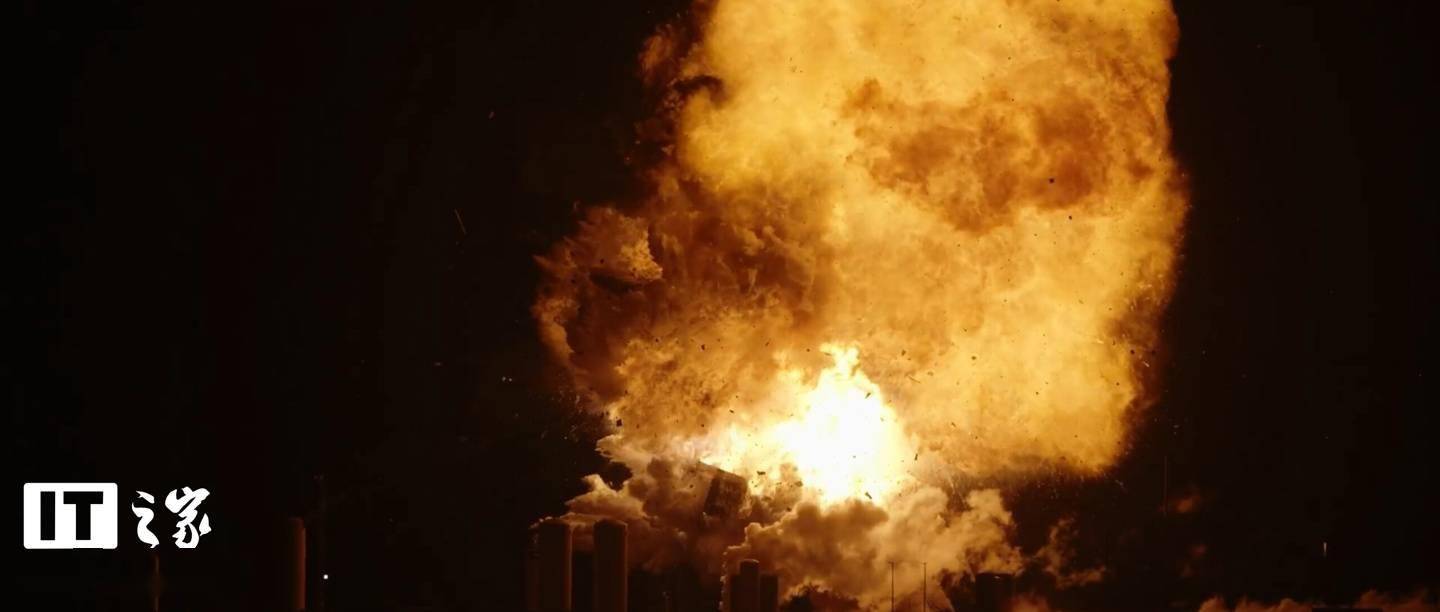 SpaceX星舰36号火箭静态点火测试突发爆炸，现场火光冲天