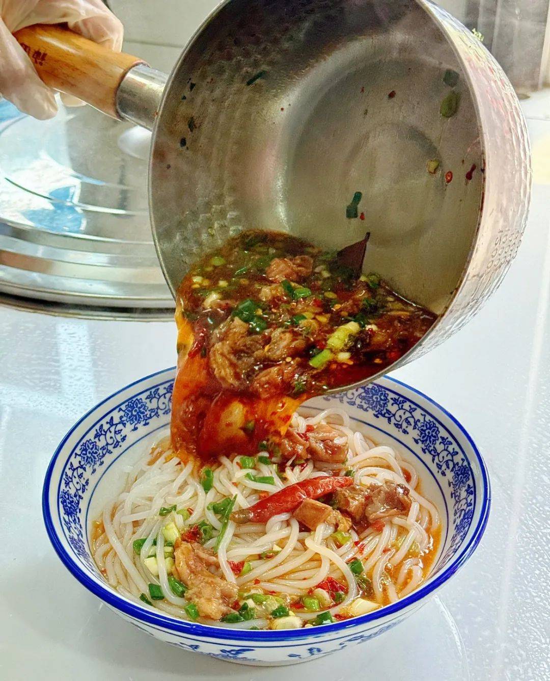 米粉界的“扛把子”，上饶哪里的粉最“萨嘎”？_米粉界的“扛把子”，上饶哪里的粉最“萨嘎”？_