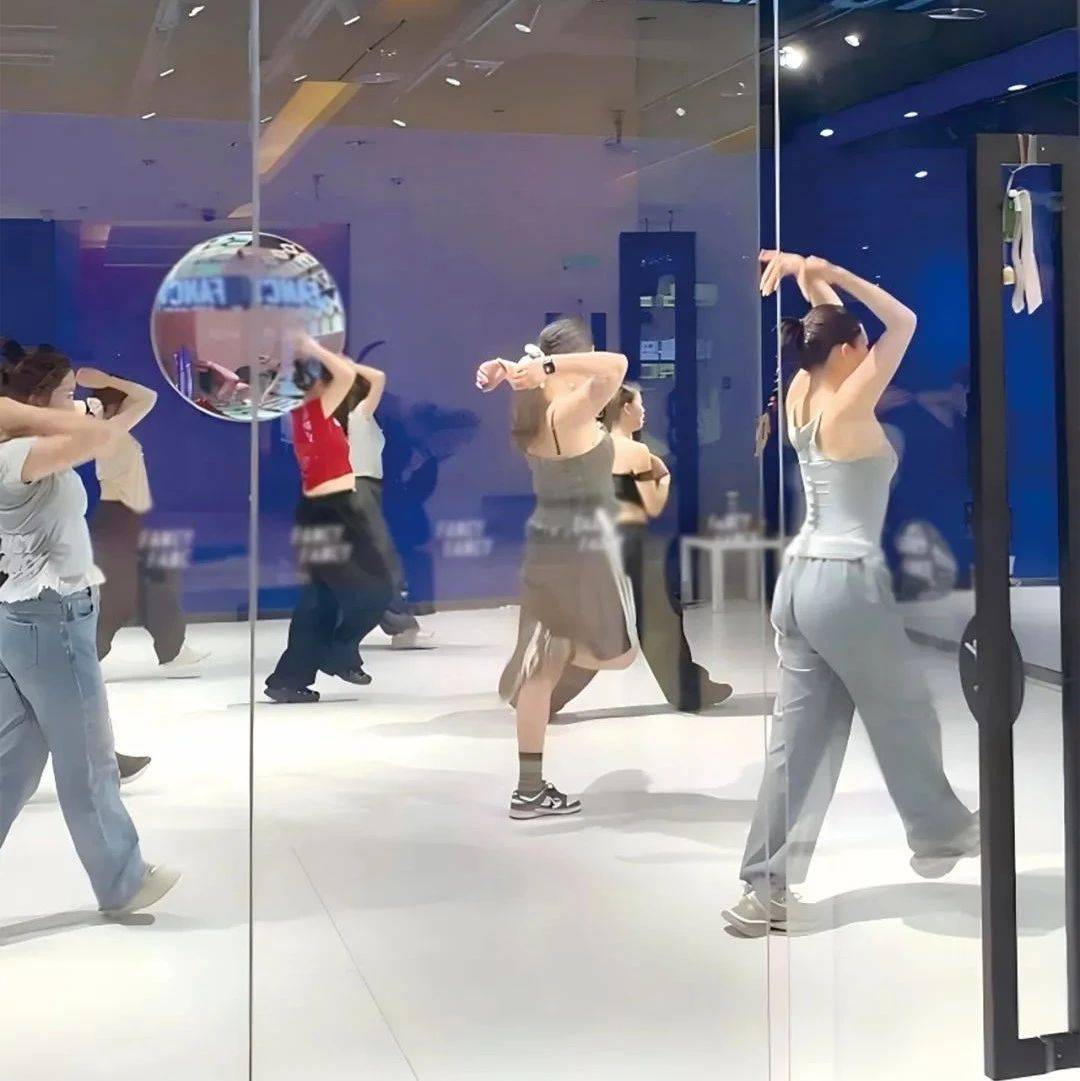 预付式消费新规落地一个多月，成都多家舞蹈机构仍然办卡容易退费难