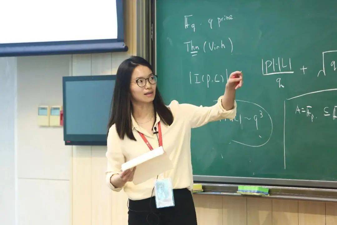韦东奕开通社交账号后再露面，坐第一排听讲座