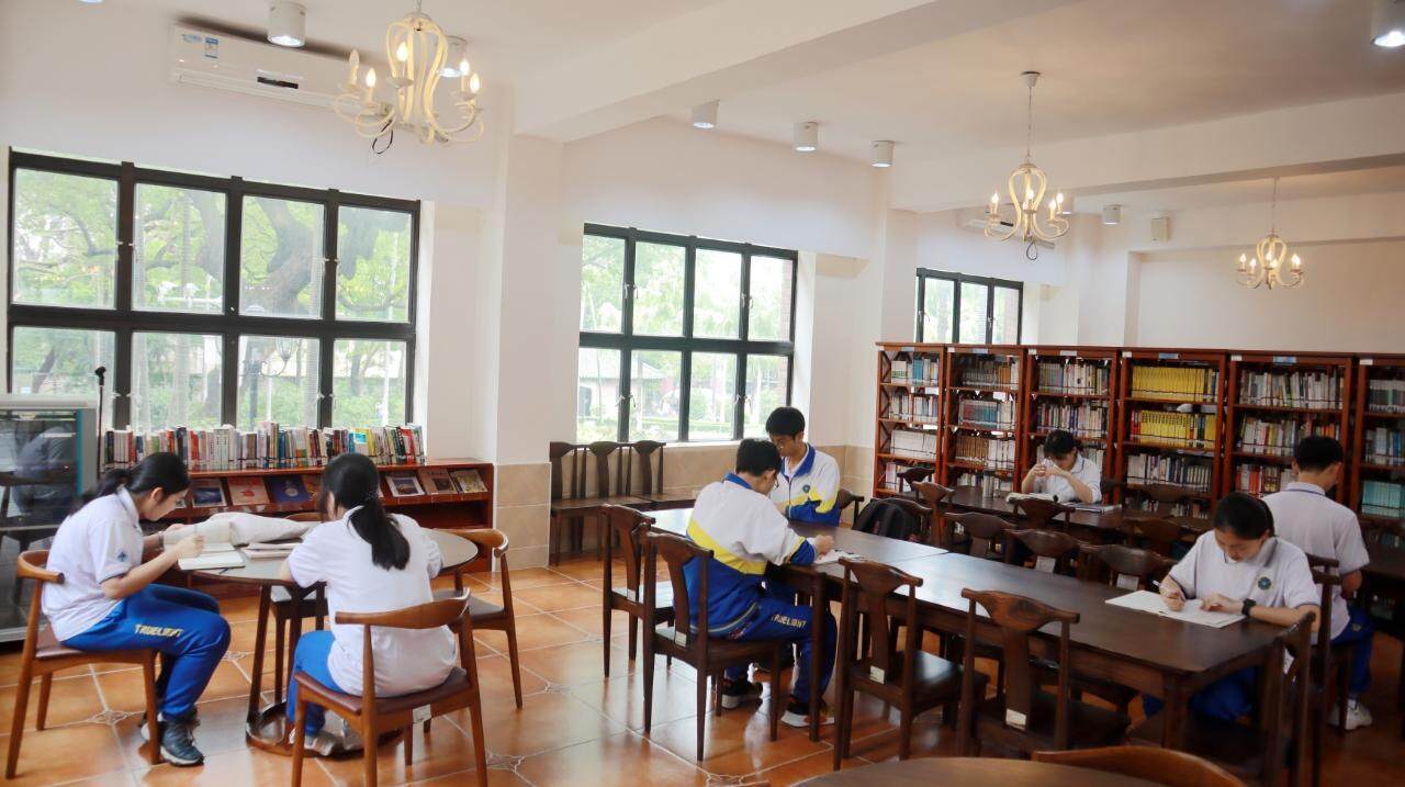 广州市真光中学(校本部)被评为第三届全国文明校园