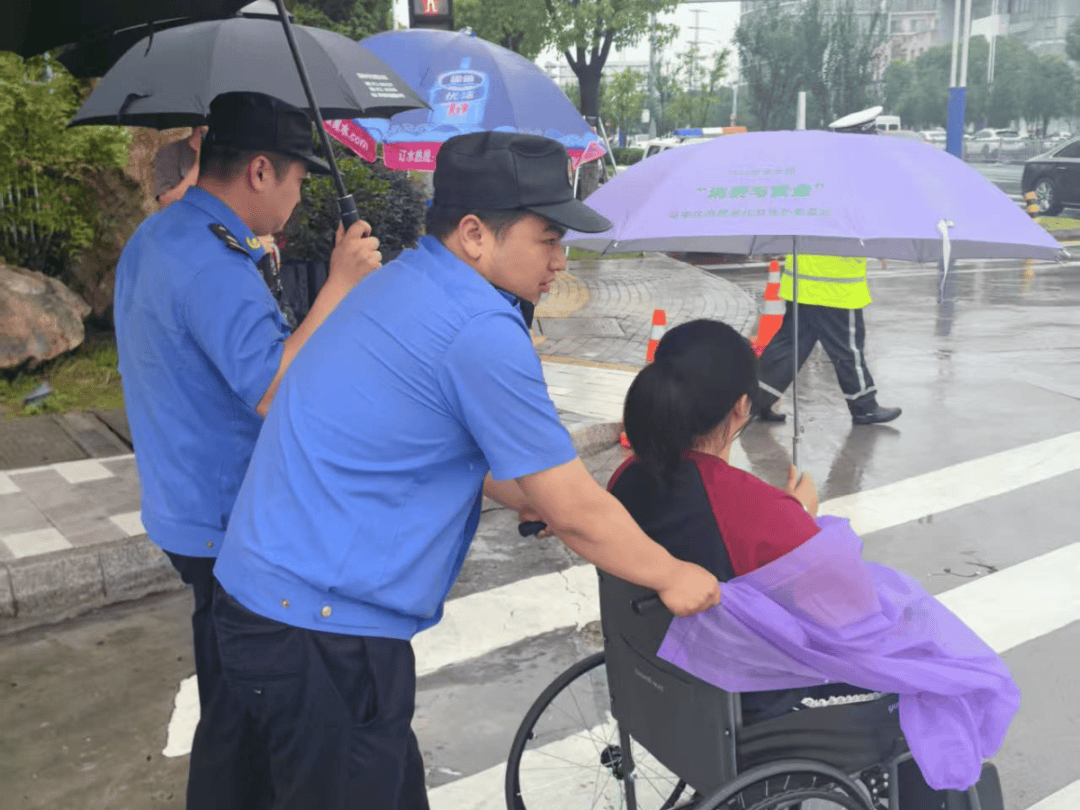 ​​⑳微小善举传递城市温情