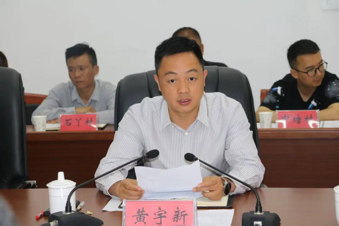 签约仪式上,百里杜鹃管理区党工委副书记黄宇新强调,社区