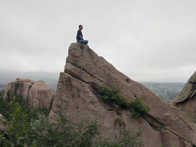 _小明登上山顶_小明去登山