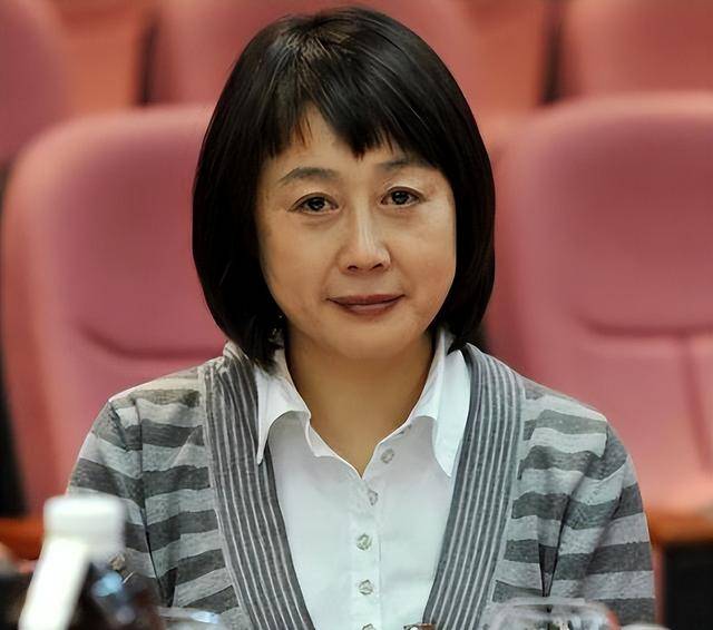 曾是“央视名嘴”，因揭露姜昆丑闻被封杀，如今70岁处境如何？