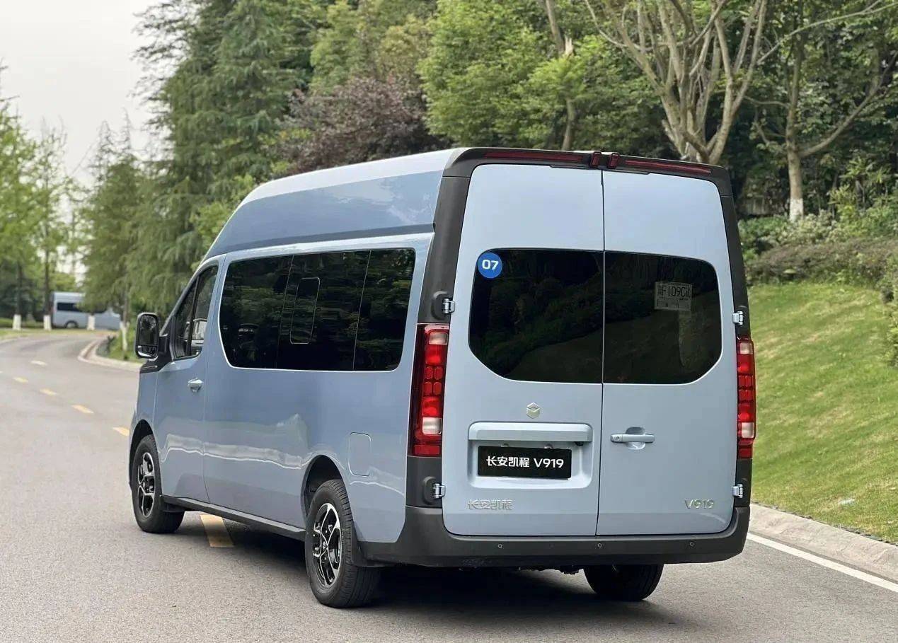 长安凯程V919上市：方正造型科技感十足，售价8.99万元起