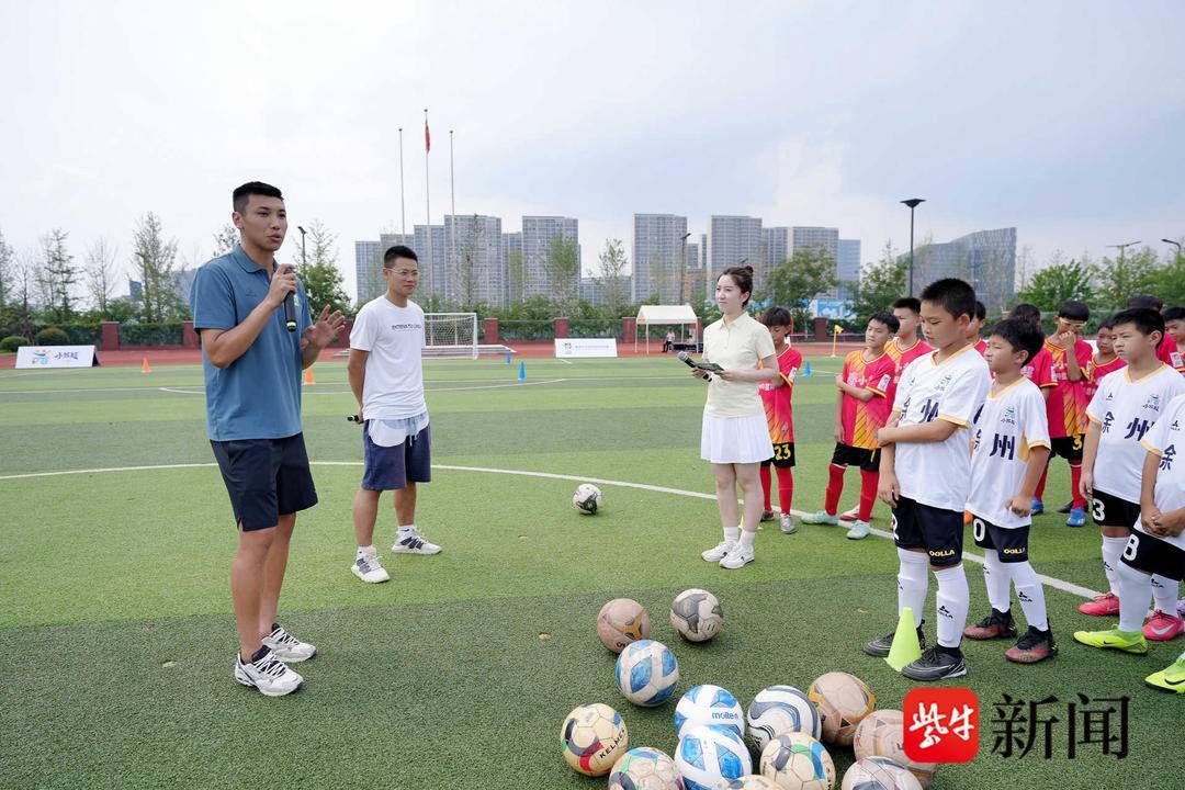 “小苏超”来了，“秦小超”出战！南京秦淮小学明星队PK徐淮双强，开启文武双全之旅