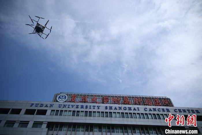 首航成功！无人机开辟应急医疗器械配送 “空中高速路”