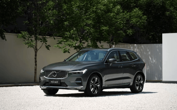 沃尔沃全新XC60上市：燃油版25.49万起，搭AI大模型提升交互体验