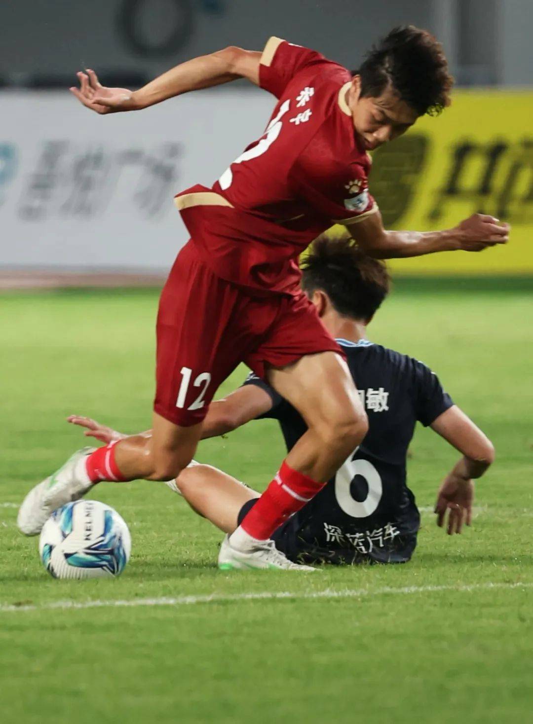 肖勇 摄6月29日球迷乘坐c9701次专列到达泰州站