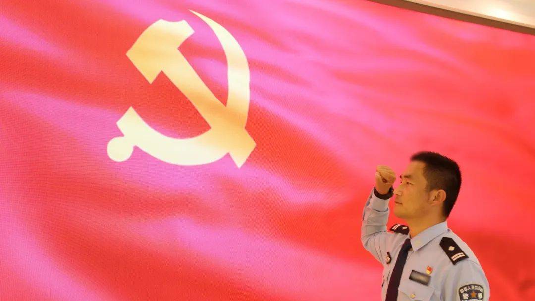 党旗下的藏蓝誓言新党员们的初心印记