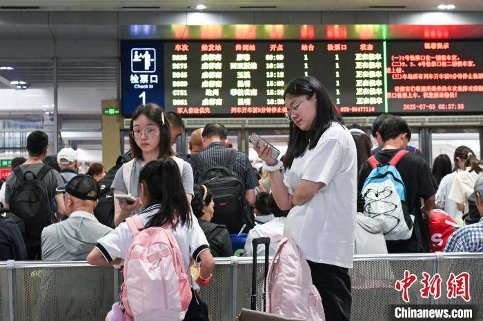 心上蜜桃:四川成都与云南磨憨实现动车直达