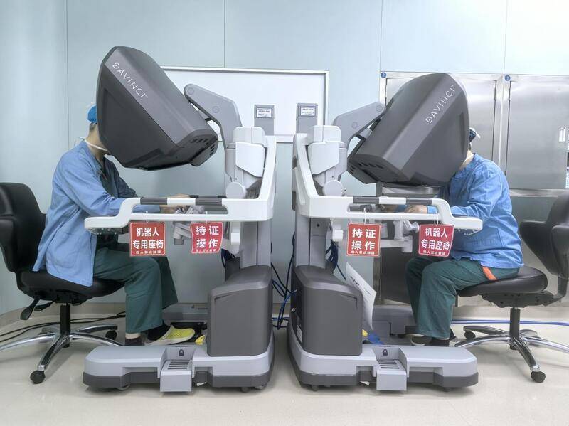 一台手术机器人两个“驾驶员”，江苏机器人手术进入“双机双控”时代