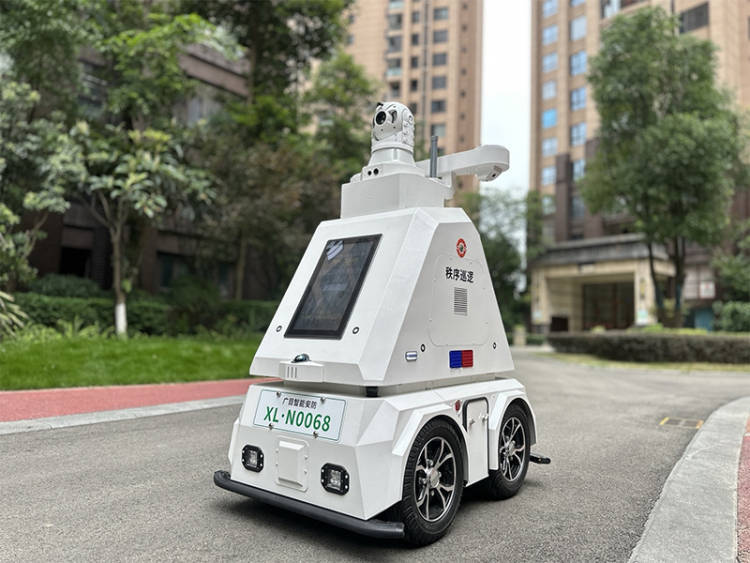 简阳：广目秩序巡逻机器人“上岗” 人工智能应用场景运用“破题”