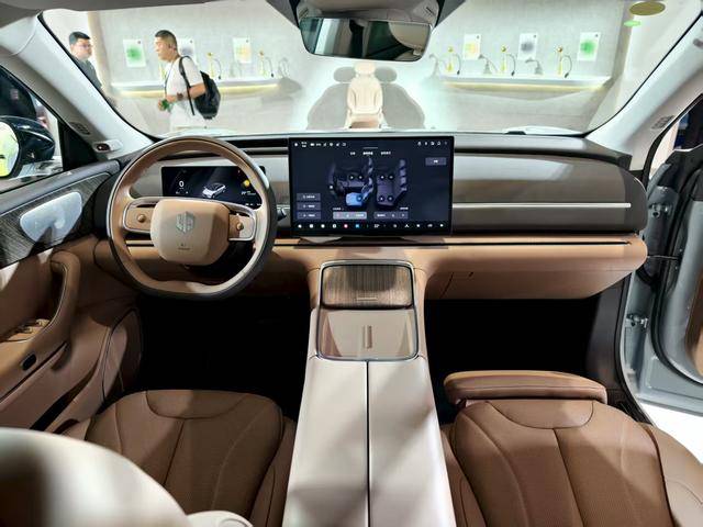 “销冠”零跑推新车，C11能成中国的“卡罗拉”？