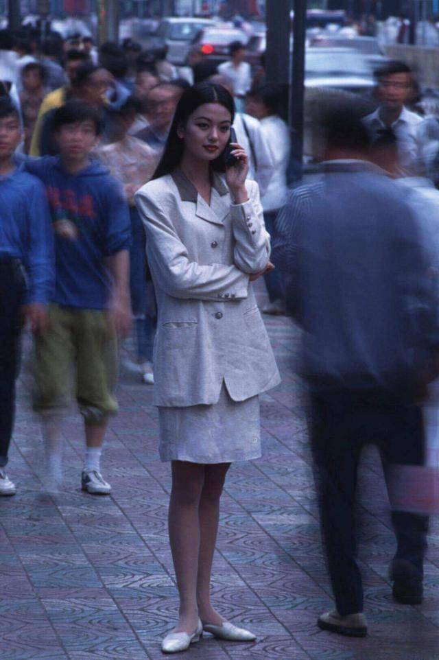 难怪爸妈老嫌我们土了!看90年代土掉渣的衣服,现在的款真比不上