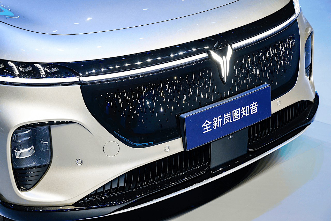 华为系纯电SUV全新岚图知音亮相，剑指小米YU7和特斯拉Model Y