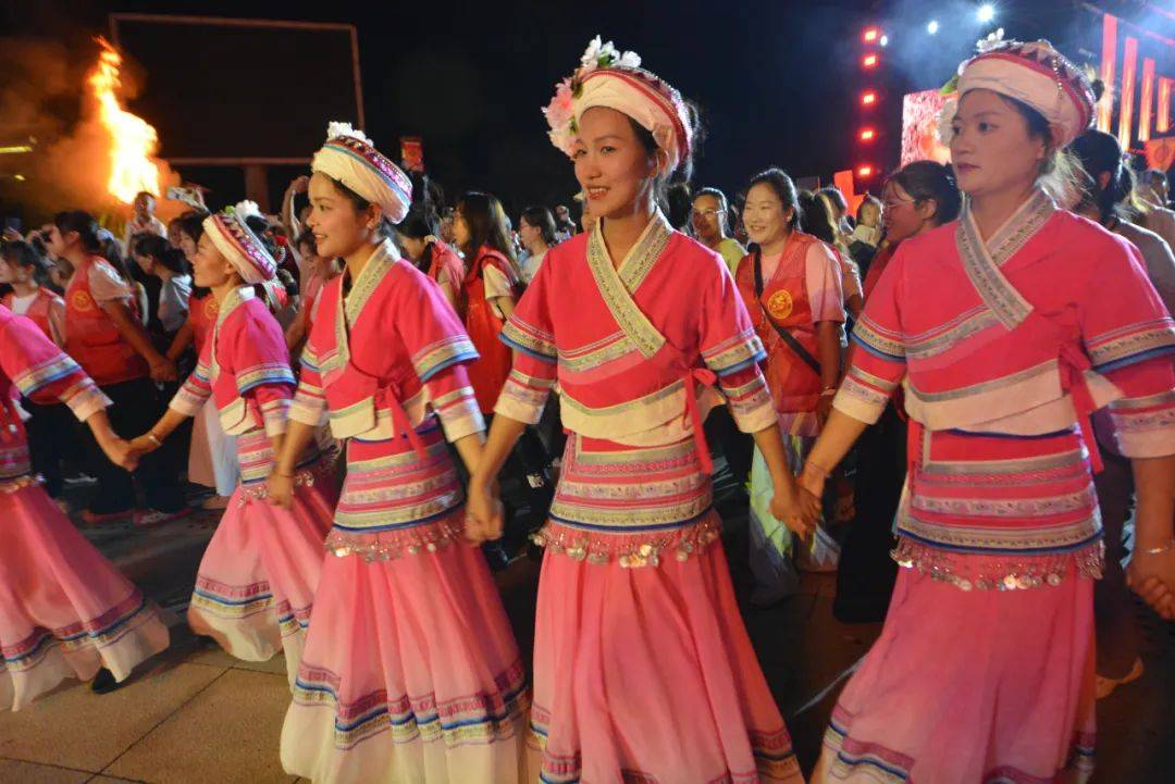 "无量宝地·笙歌燃情"狂欢夜 感受景谷彝族火把节独特魅力