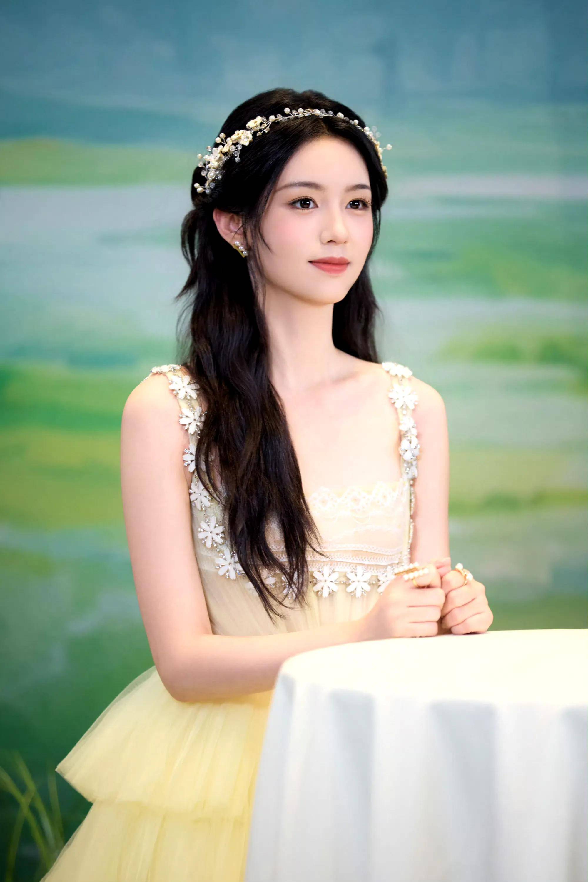 女星周也时尚合集:貌美如花,宛如公主