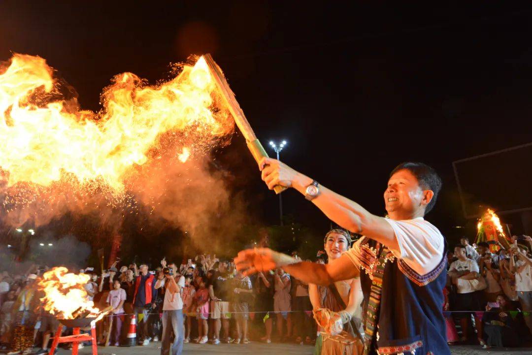 "无量宝地·笙歌燃情"狂欢夜 感受景谷彝族火把节独特魅力