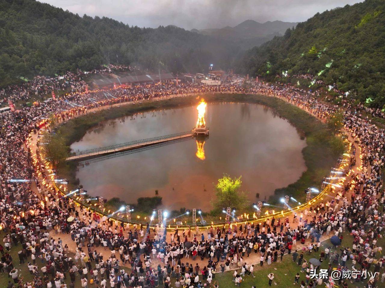 威宁板底彝族火把节